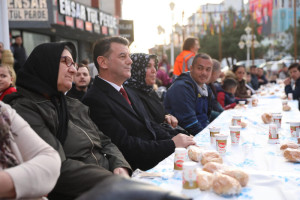 Gönül Sofralarının İlki Canbazlar Caddesi’nde Kuruldu